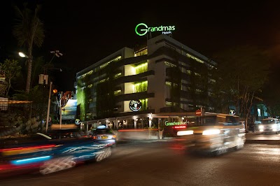 Grandmas Plus Hotel Legian photo